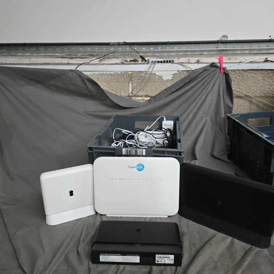 APPROXIMATELY 4 ITEMS OF HYPEROPTIC FIBRE BROADBAND ROUTER BUNDLE WITH MULTIPLE NETWORKING DEVICES.