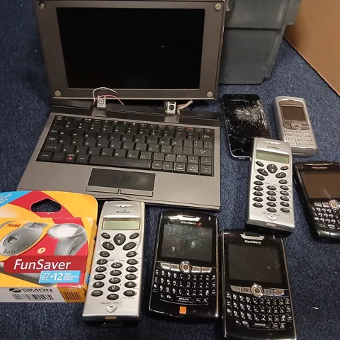 APPROXIMATELY 10 ASSORTED ELECTRICAL PRODUCTS TO INCLUDE; APPLE IPHONE SE A1723