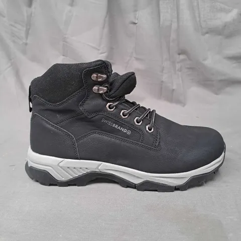 PAIR OF SWISSBRANDS WORK BOOTS SIZE EU 41