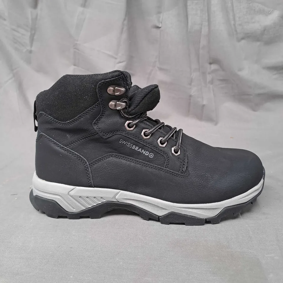 PAIR OF SWISSBRANDS WORK BOOTS SIZE EU 41 