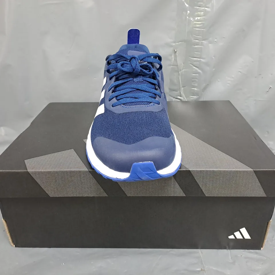 BOXED PAIR OF ADIDAS EVERYSET TRAINERS IN BLUE/WHITE SIZE UK 8.5