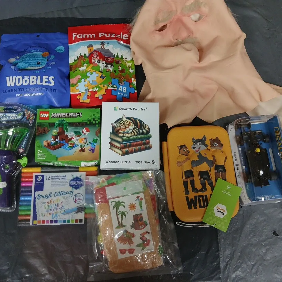 LARGE QUANTITY OF ASSORTED TOYS AND GAMES TO INCLUDE THE WOOBLES CROCHET SET, LEGO MINECRAFT, CONSTRUCTION SET AND T-REX FIGURINE