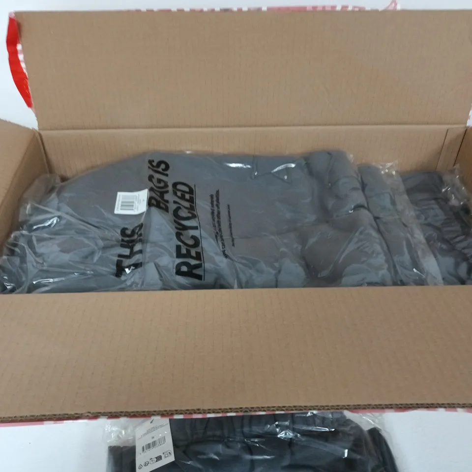 BOX OF APPROXIMATELY 13 ASSORTED CLOTHING ITEMS TO INCLUDE: GREY JOGGERS 