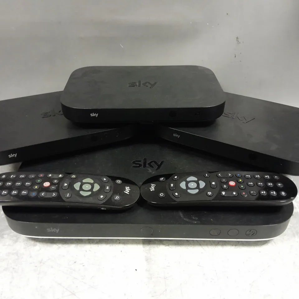 4 SKY BOXES TO INCLUDE 3 SKY Q MINI BOXES (EM150) & 1 SKY Q BOX (ES240)