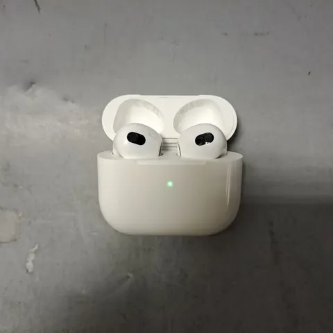 APPLE AIRPODS WITH CHARGING CASE - A2566 