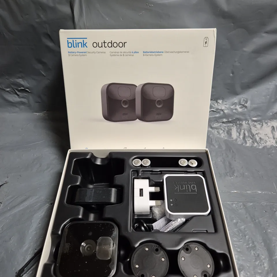 BOXED BLINK OUTDOOR BATTERY POWERED SECURITY CAMERA SET 