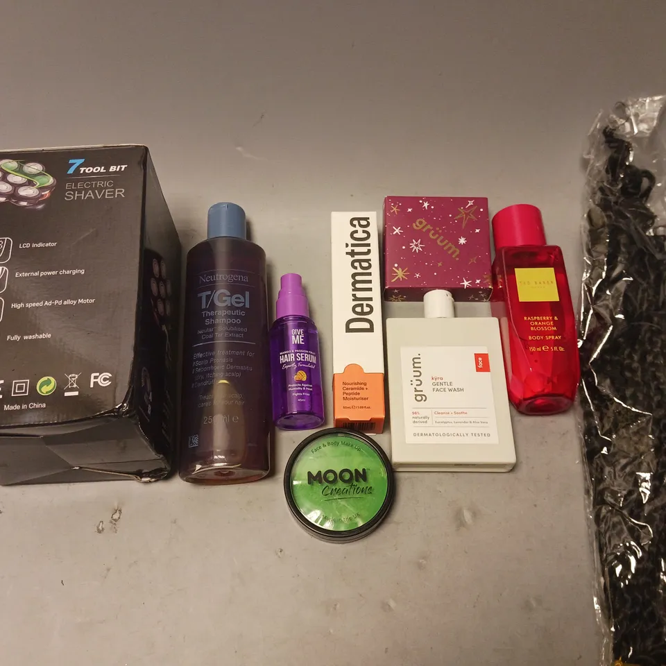 BOX OF APPROXIMATELY 20 COSMETIC ITEMS TO INCLUDE - BEDTIME BATH, LOTION, CONDITIONER, AND K RESISTANCE ETC. 