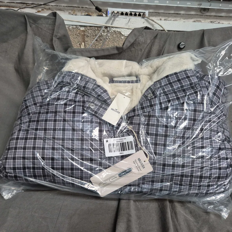 HOLLISTER PLAID FLEECE-LINED JACKET – SIZE S