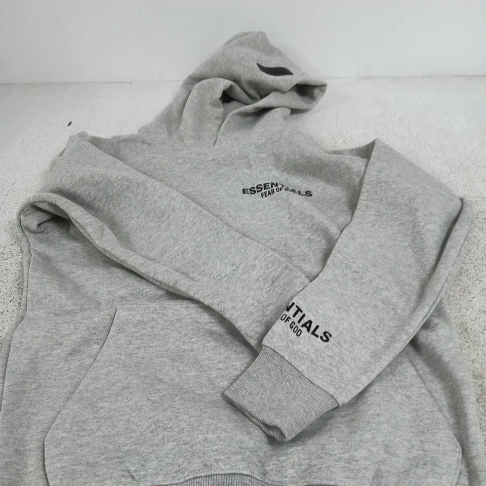 FEAR OF GOD ESSENTIALS HOODIE – GREY, UK M