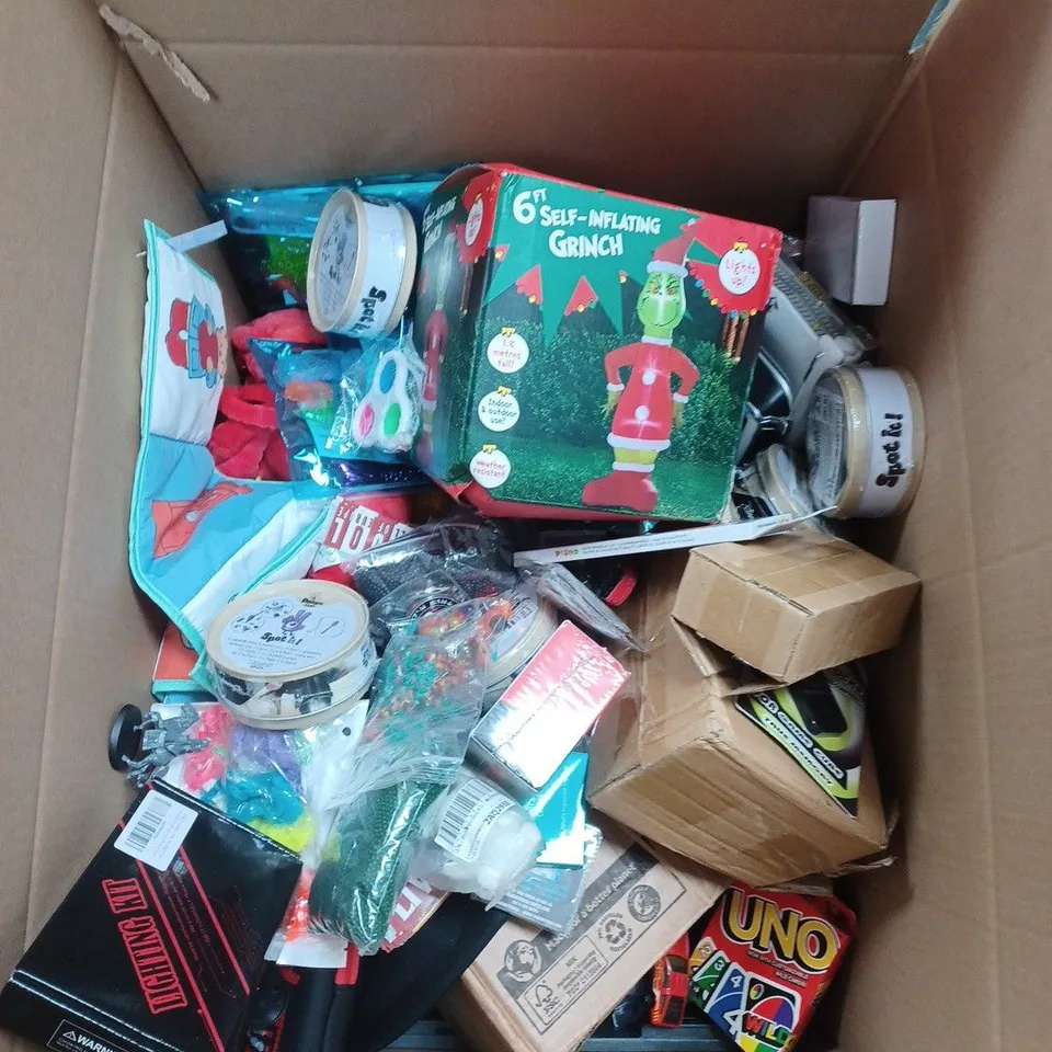 LARGE BOX OF APPROXIMATELY 20 ASSORTED TOYS AND GAMES TO INCLUDE GUITAR STRINGS, MODELLING CLAY AND BABY BOOKS