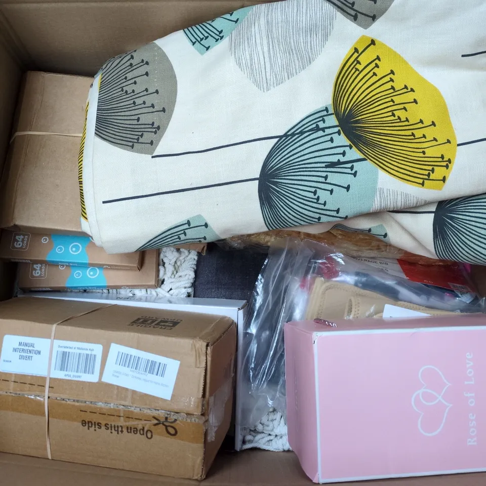 BOX OF APPROXIMATELY 15 ASSORTED HOUSEHOLD ITEMS