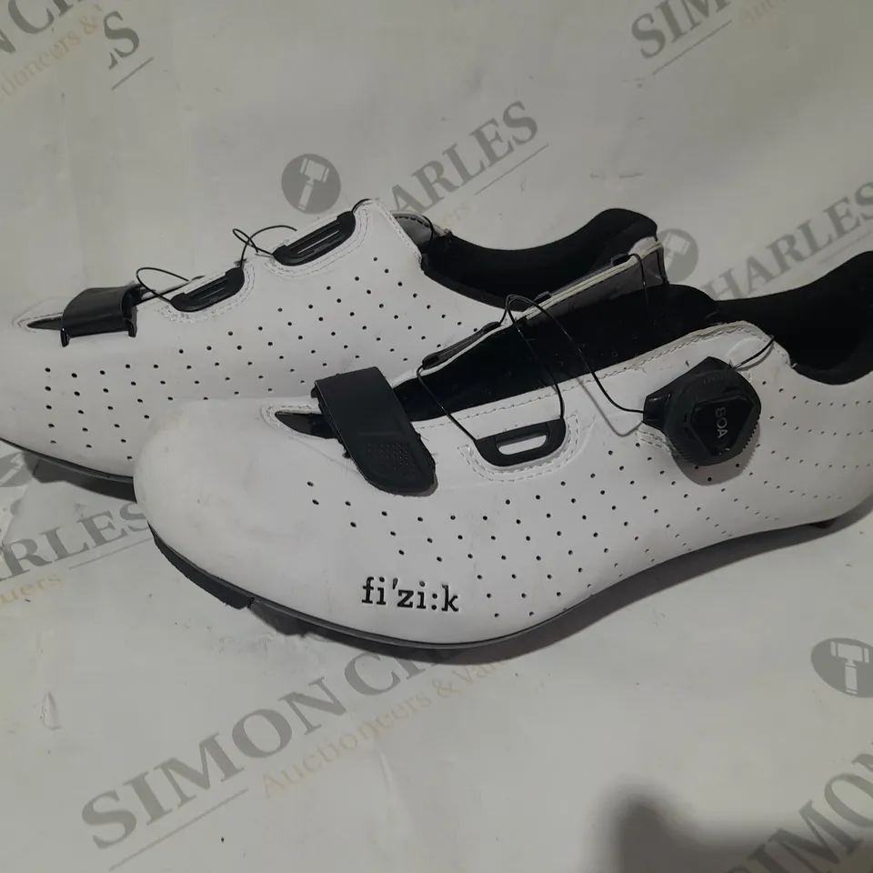 FI'ZI:K PAIR OF BICYCLE SHOES 