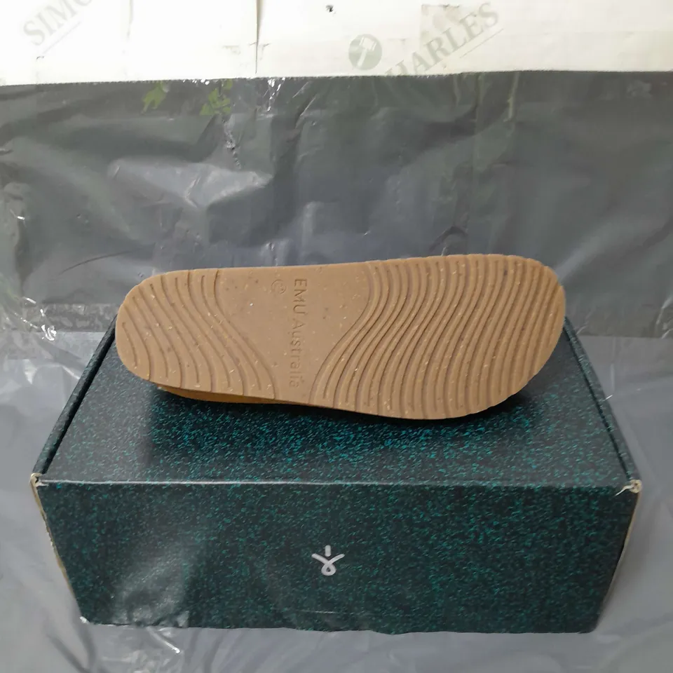 EMU AUSTRALIA SUEDE SLIPPERS SHEEPSKIN LINING CHESTNUT SIZE 7