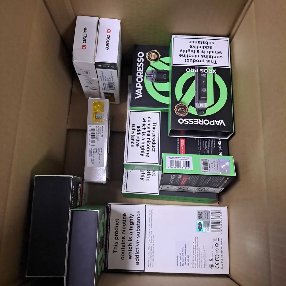 APPROXIMATELY 20 VAPES & E-CIGARETTES TO INCLUDE GEEKVAPE QPOD, VAPORESSO ARMOUR MAX, VOOPOO DRAG 4 ETC