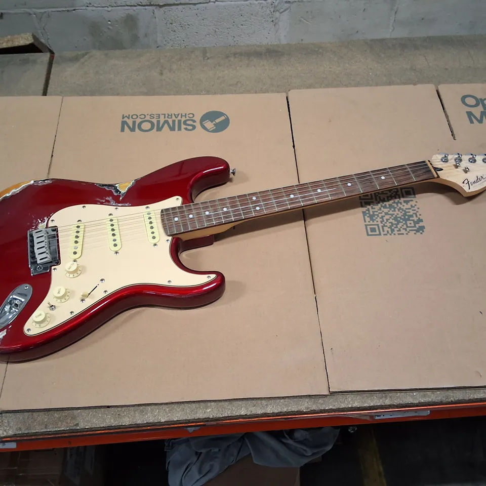 FENDER STRATOCASTER-STYLE ELECTRIC GUITAR – RED (BOLT-ON NECK)