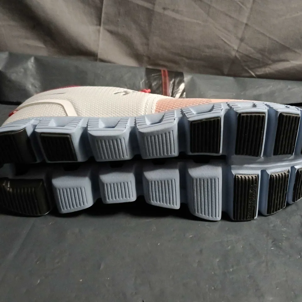 UNBOXED PAIR OF ON CLOUD RUNNING TRAINERS - UK SIZE 8