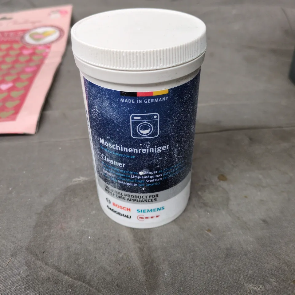 APPROXIMATELY 15 ASSORTED HOUSEHOLD ITEMS INCLUDING JUICING CUP , 100 DATES CHALLENGE AND WASHING MACHINE CLEANER 