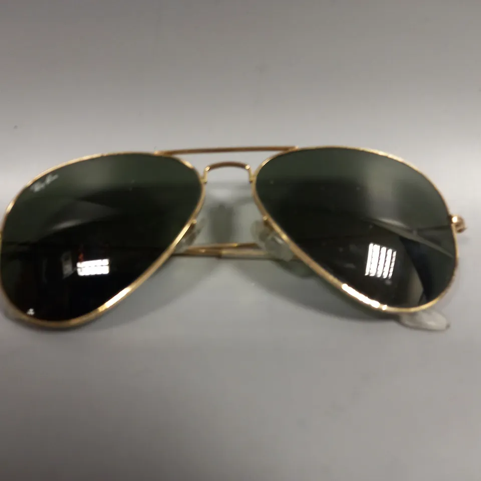 RAY BAN BLACK & GOLD AVIATOR 