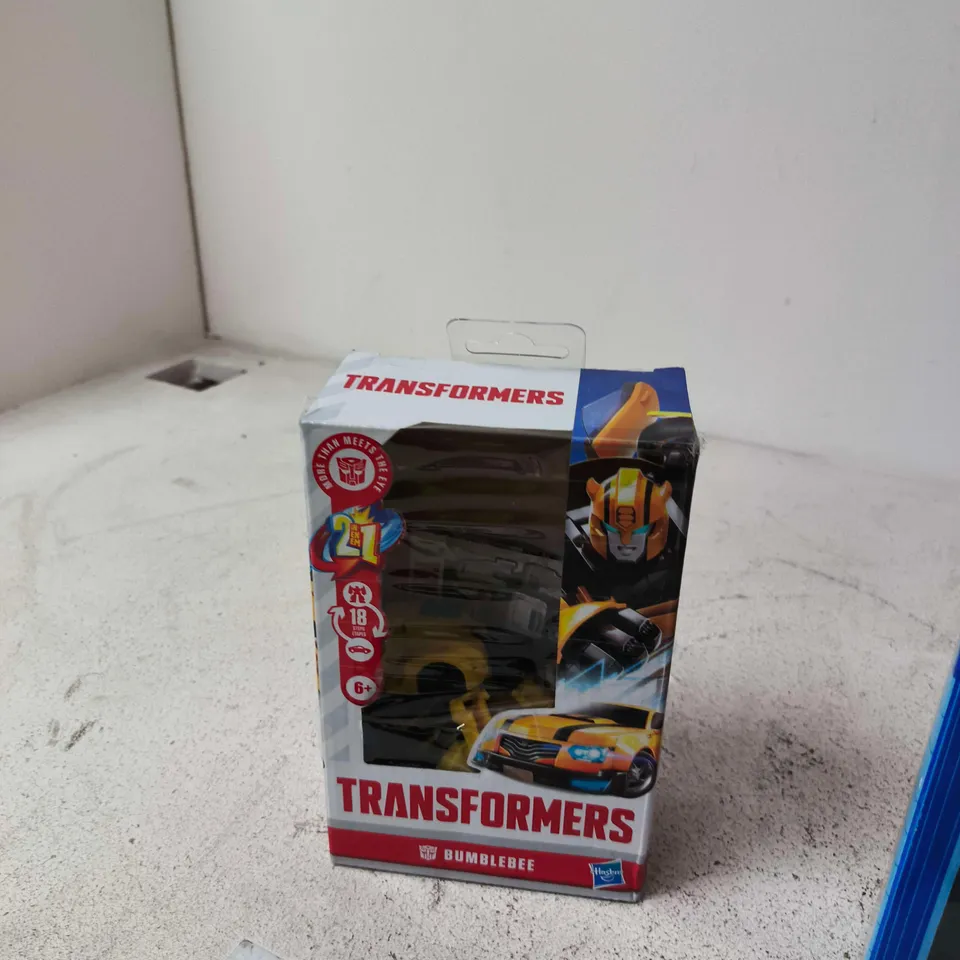 BOX OF APPROXIMATELY 15 ASSORTED TOYS INCLUDING LITTLEST PET SHOP AND TRANSFORMERS