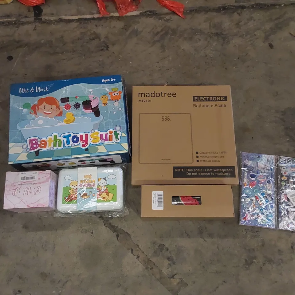 PALLET CONTAINING ASSORTED HOUSEHOLD AND HOMEWARE PRODUCTS. INCLUDES STICKERS, TOYS, CLOTHES, BATHROOM SCALE, WATER BOTTLES ETC 