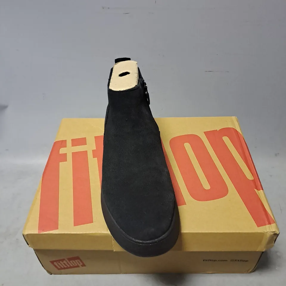 BOXED PAIR OF FITFLOP F-MODE SUEDE FITFORM ZIP ANKLE BOOT IN BLACK SIZE 7