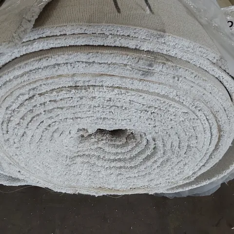 ROLL OF QUALITY ULTIMATE IMPRESSIONS SILKEN CARPET APPROXIMATELY 15.6M × 5M×