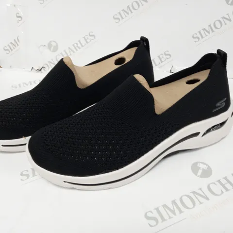 SKECHERS GO WALK ARCH FIT TRAINERS - UK 7