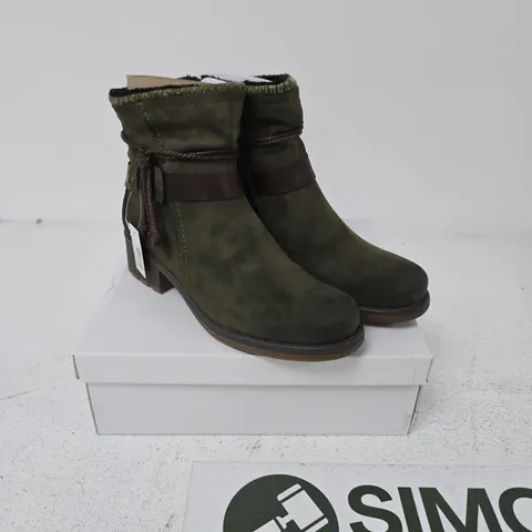 SHOES BY EMMA STOCKHOLM KHAKI ANKLE BOOTS – UK 8