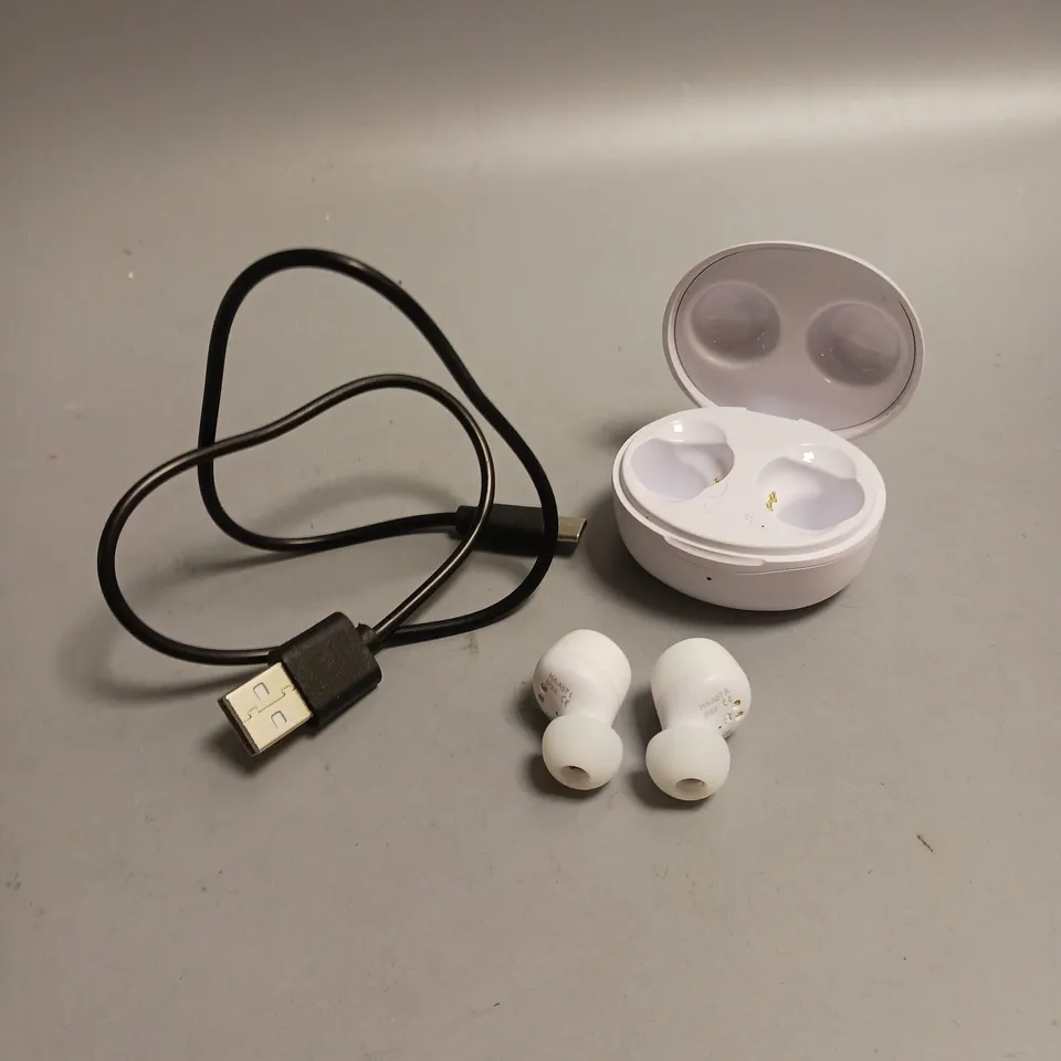 JVC GUMY MINI EARBUDS IN COCONUT WHITE INCLUDES CHARGING CABLE