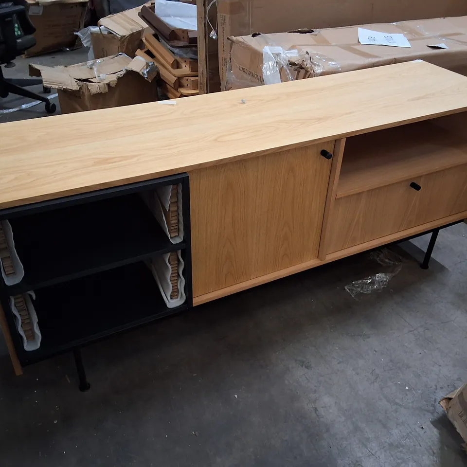 SWYFT SIDEBOARD 03 - OAK