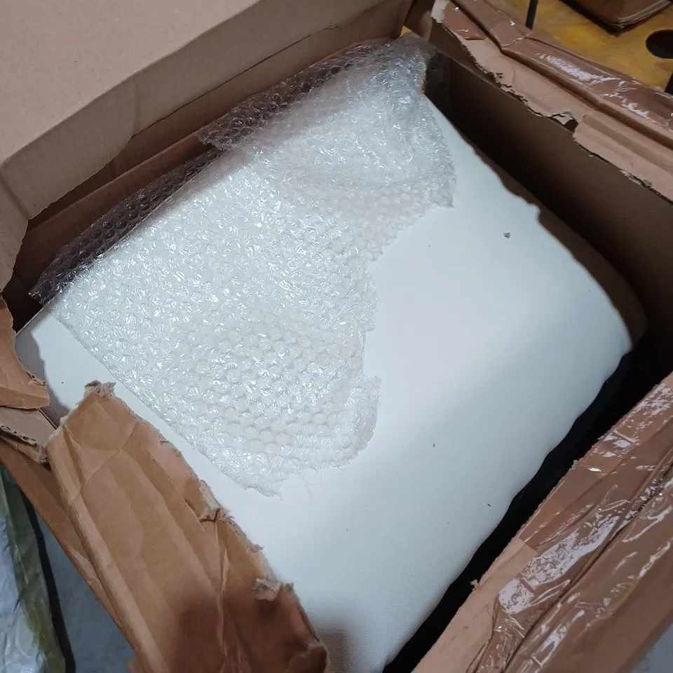 BOXED OFFICE SWIVEL CHAIR - WHITE // COLLECTION ONLY