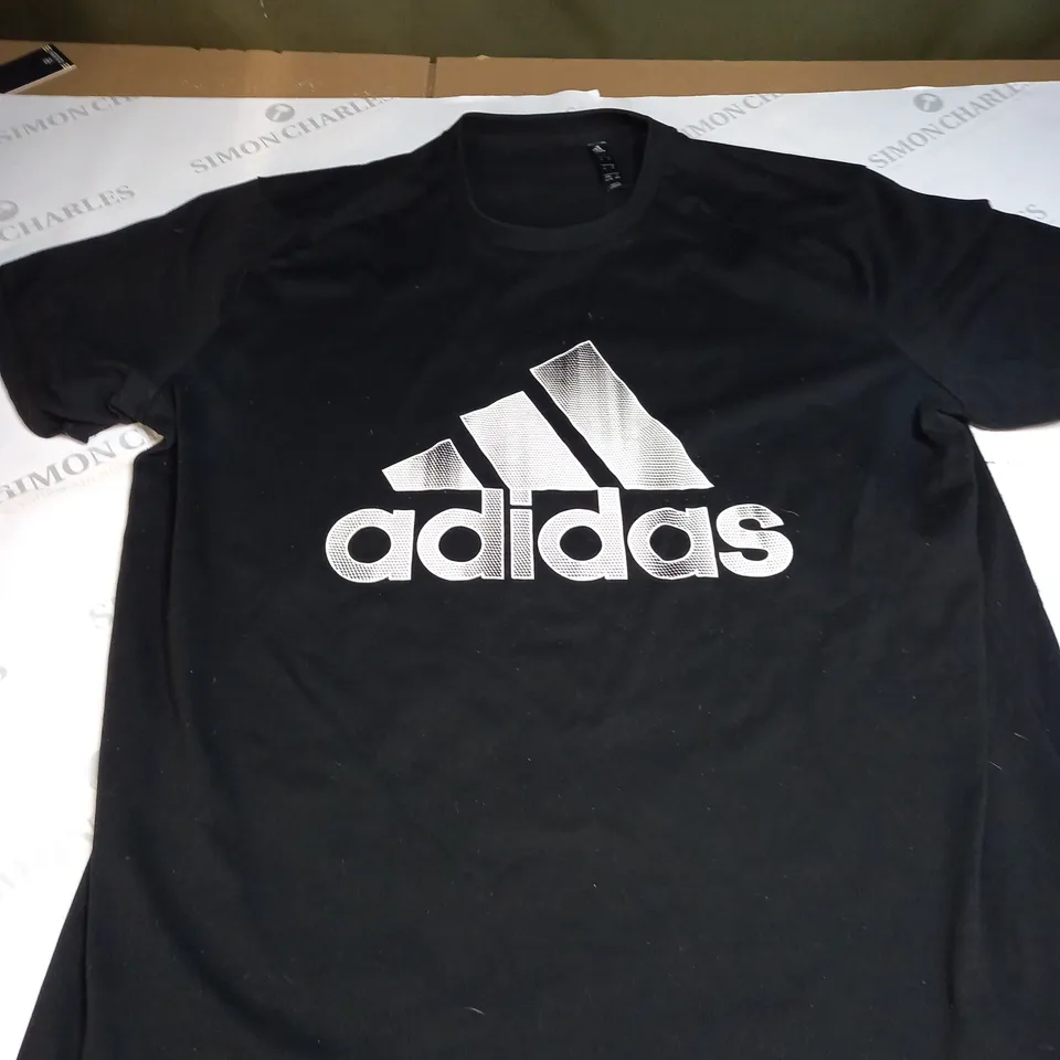 ADIDAS GRAPHIC LOGO T-SHIRT SIZE XL