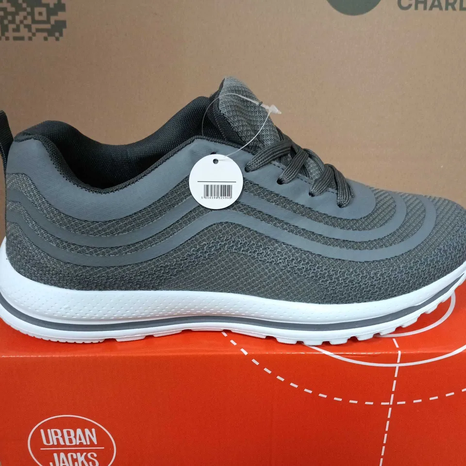 BOXED PAIR OF URBAN JACKS NEW MEXICO GREY TRAINERS – SIZE 11
