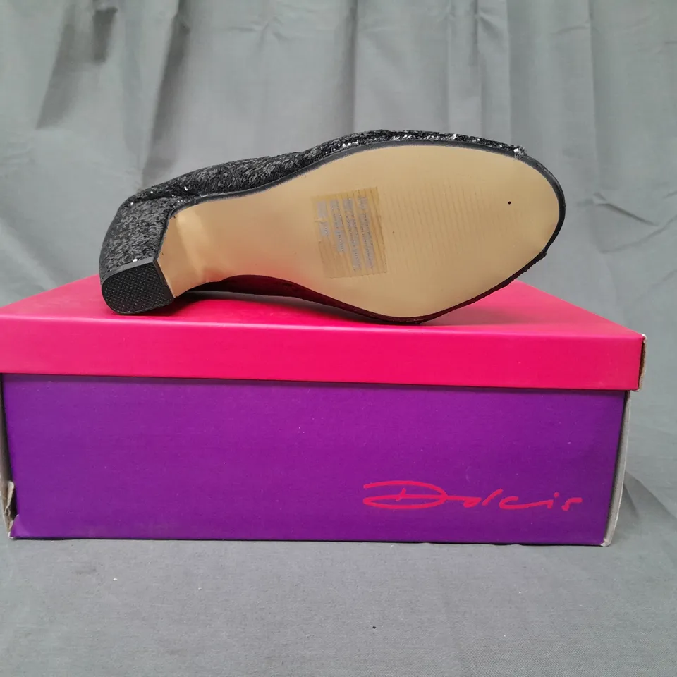 BOXED PAIR OF DOLCIS OPEN TOE HEELED SHOES IN BLACK W. GLITTER EFFECT UK SIZE 4