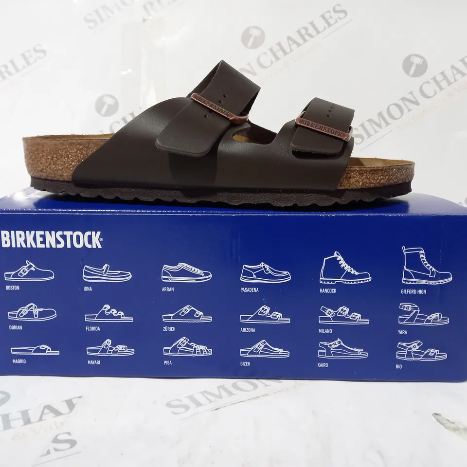 BOXED PAIR OF BIRKENSTOCK ARIZONA BS OPEN TOE SANDALS IN BROWN UK SIZE 7.5