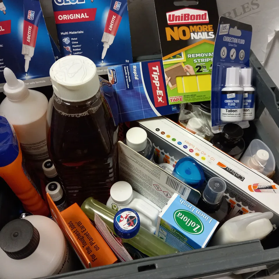 ASSORTED HOUSEHOLD ITEMS 