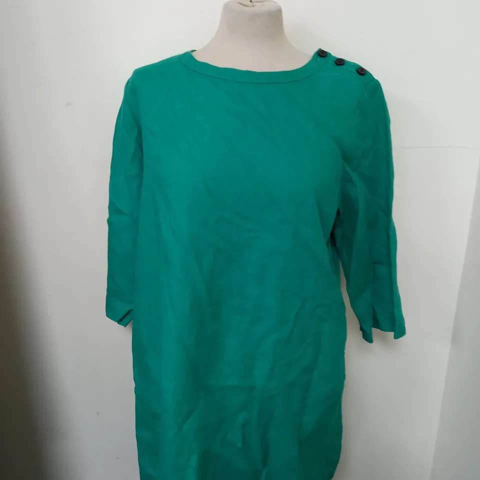 APPROXIMATELY 20 ASSORTED WOMEN CLOTHING IN VARIOUS SIZES TO INCLUDE KIM&CO, SKECHERS, AND MASAI FASHION 