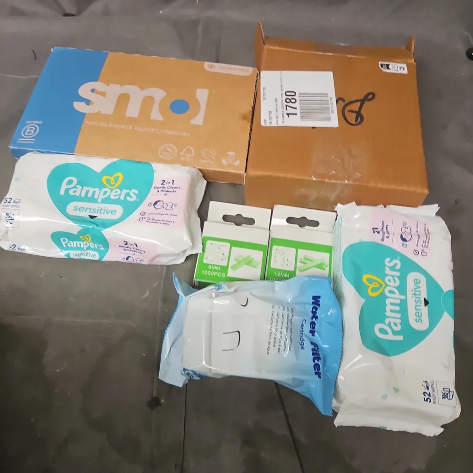 APPROXIMATELY 12 ASSORTED HOUSEHOLD ITEMS TO INCLUDE WATER FILTER CARTRIDGE, SMOL CAPSULES, PAMPER WIPES, ETC