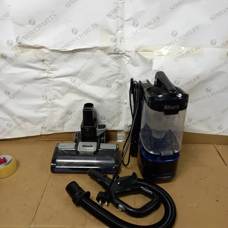 SHARK NV602UK LIFT-AWAY UPRIGHT VACUUM CLEANER 