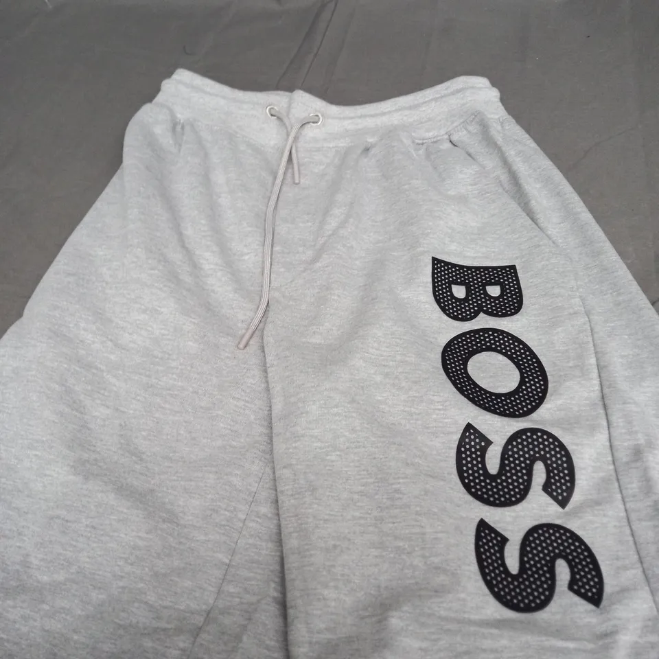 HUGO BOSS LIGHT GREY SHORTS - MEDIUM