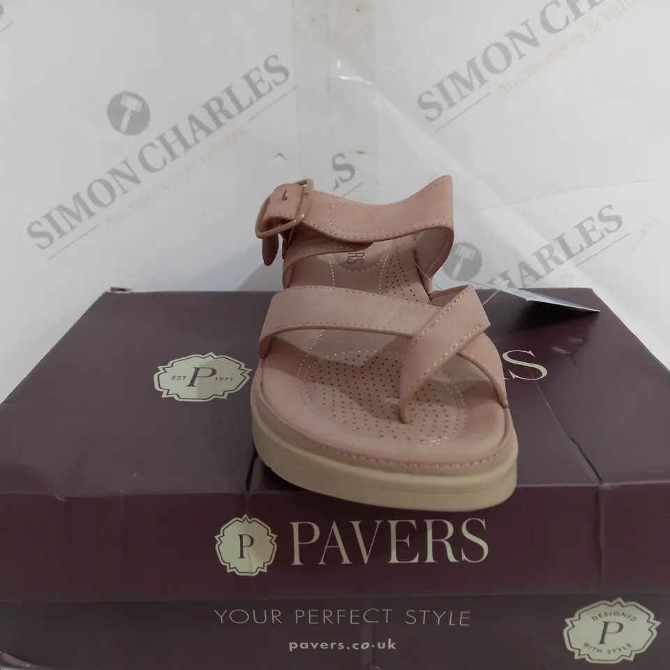 BOXED PAVERS PLATFORM OPEN TOE SANDAL - SIZE 4