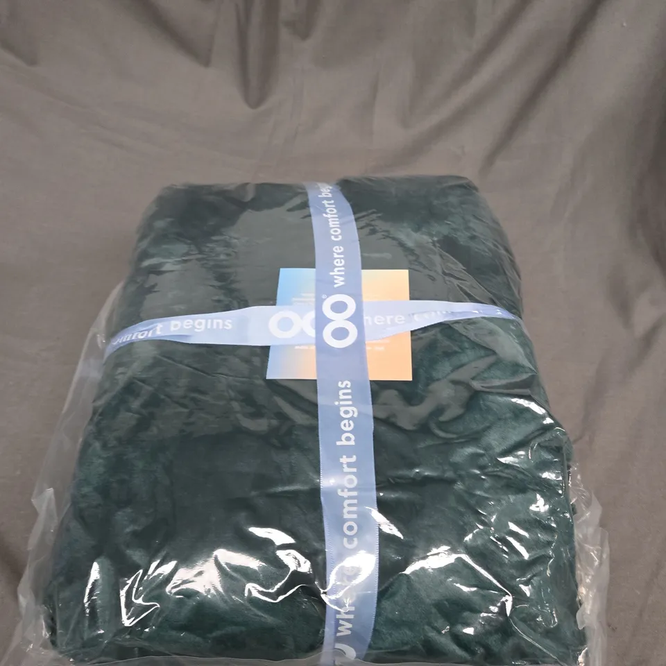 SEALED OODIE OVERSIZED HOODED BLANKET - GREEN