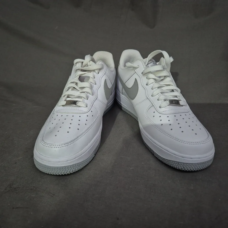 PAIR OF NIKE AIR FORCE 1 LOW 07 - LIGHT SMOKE GREY - UK SIZE 7 