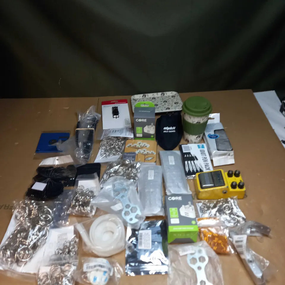 LOT OF ASSORTED ITEMS TO INCLUDE COASTERS, PENS AND CHARGER PLUGS