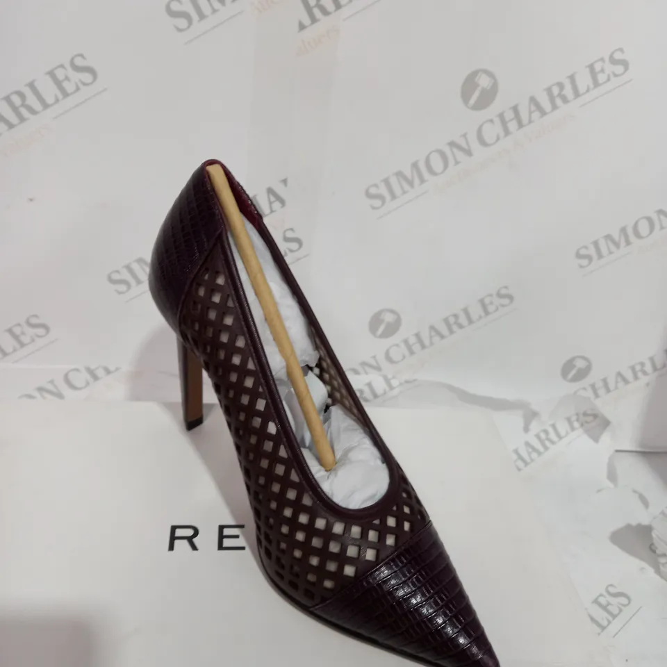 BOXED PAIR OF REISS CLOVER LIZARD SLIP-ON HEELS IN POMEGRANATE SIZE 3