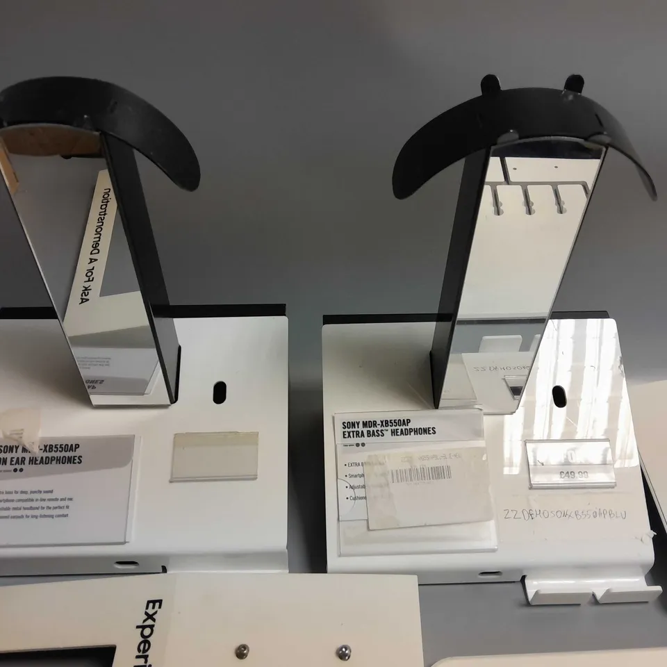LOT OF 5 DISPLAY SHOP FITTING ITEMS 