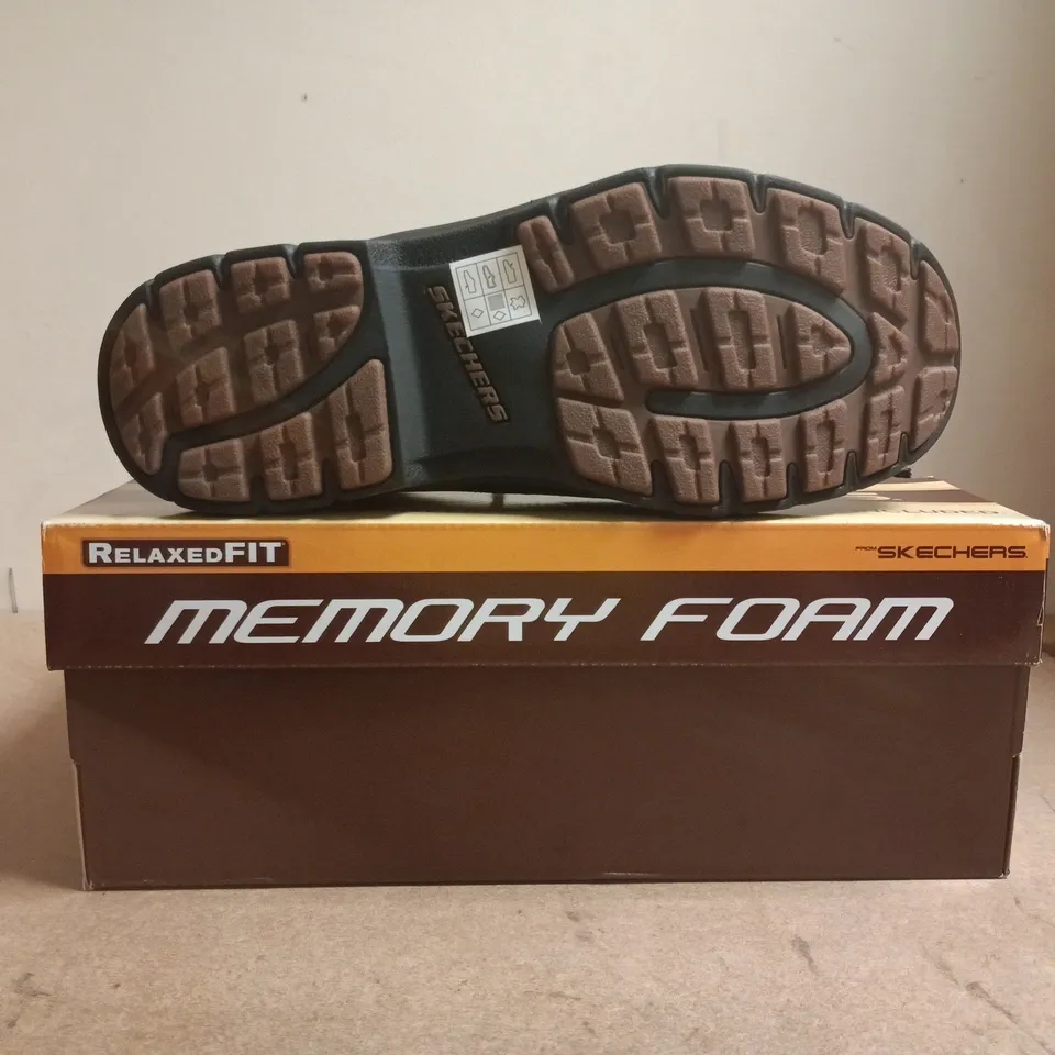 BOXED PAIR OF SKETCHERS SHOES IN BROWN SIZE UK 9