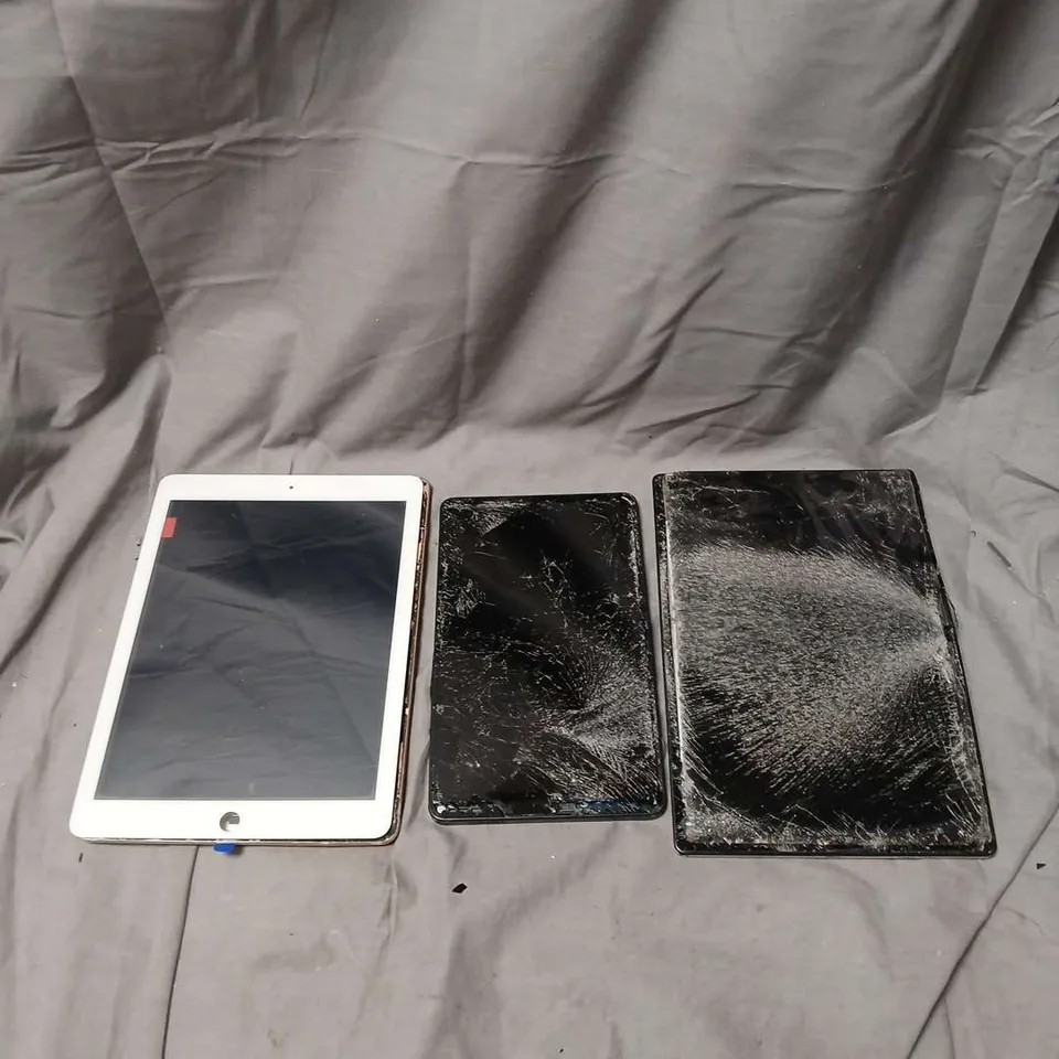 LOT OF 3 ASSORTED HEAVILY DAMAGED TABLETS TO INCLUDE - APPLE - SAMSUNG