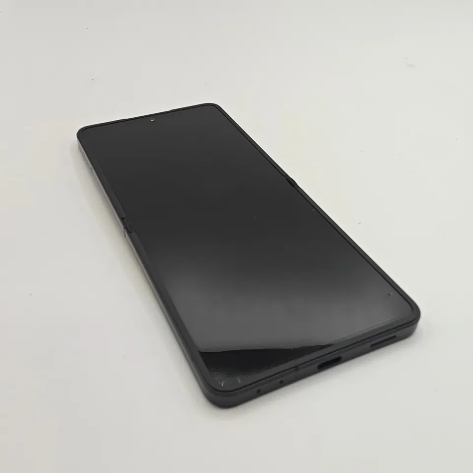 BOXED SAMSUNG GALAXY Z FLIP7 12/128GB IN JET BLACK - SM-F766B