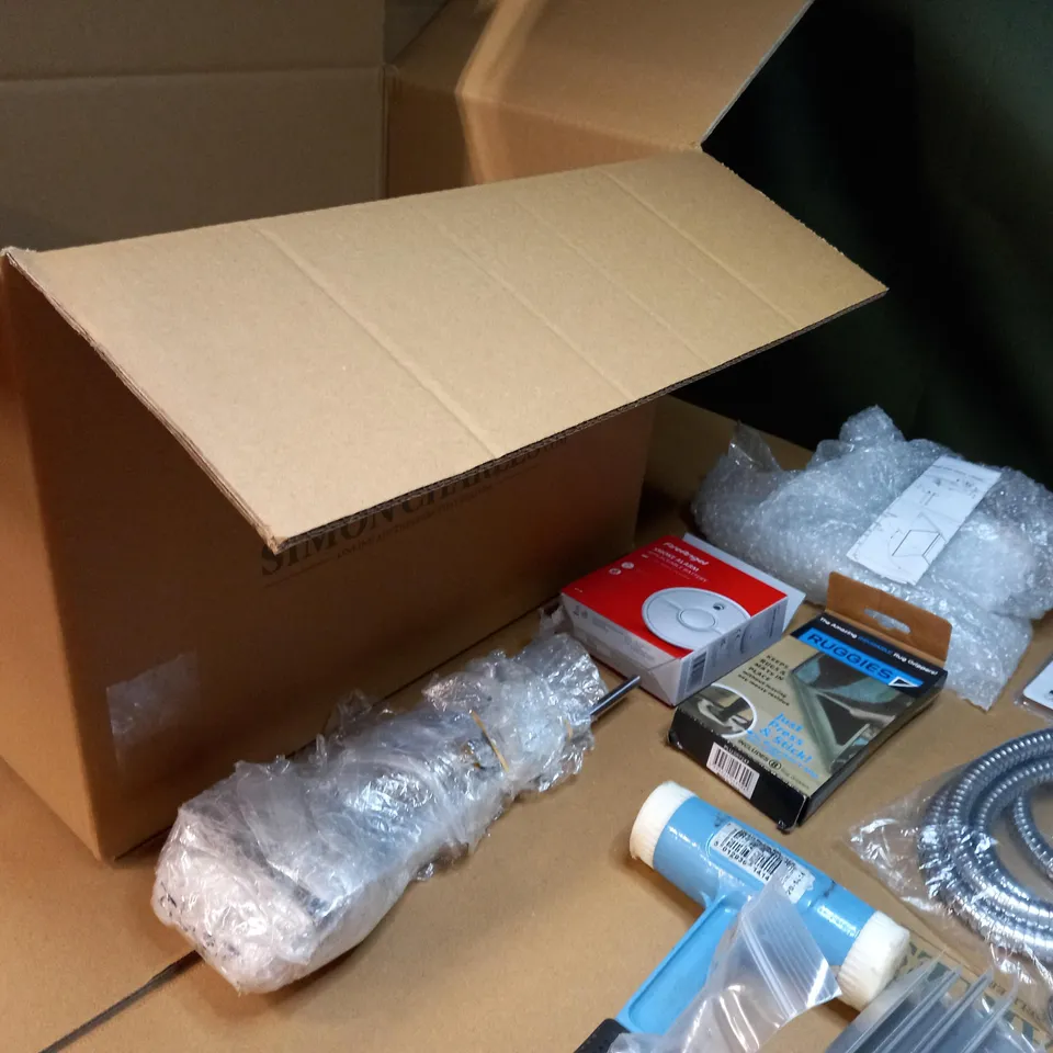 LOT OF APPROX 15 ASSORTED HOUSEHOLD/DIY RELATED ITEMS TO INCLUDE: WIRELESS DOORBELL, DOOR CLOSER, GRAPHITE HAMMER